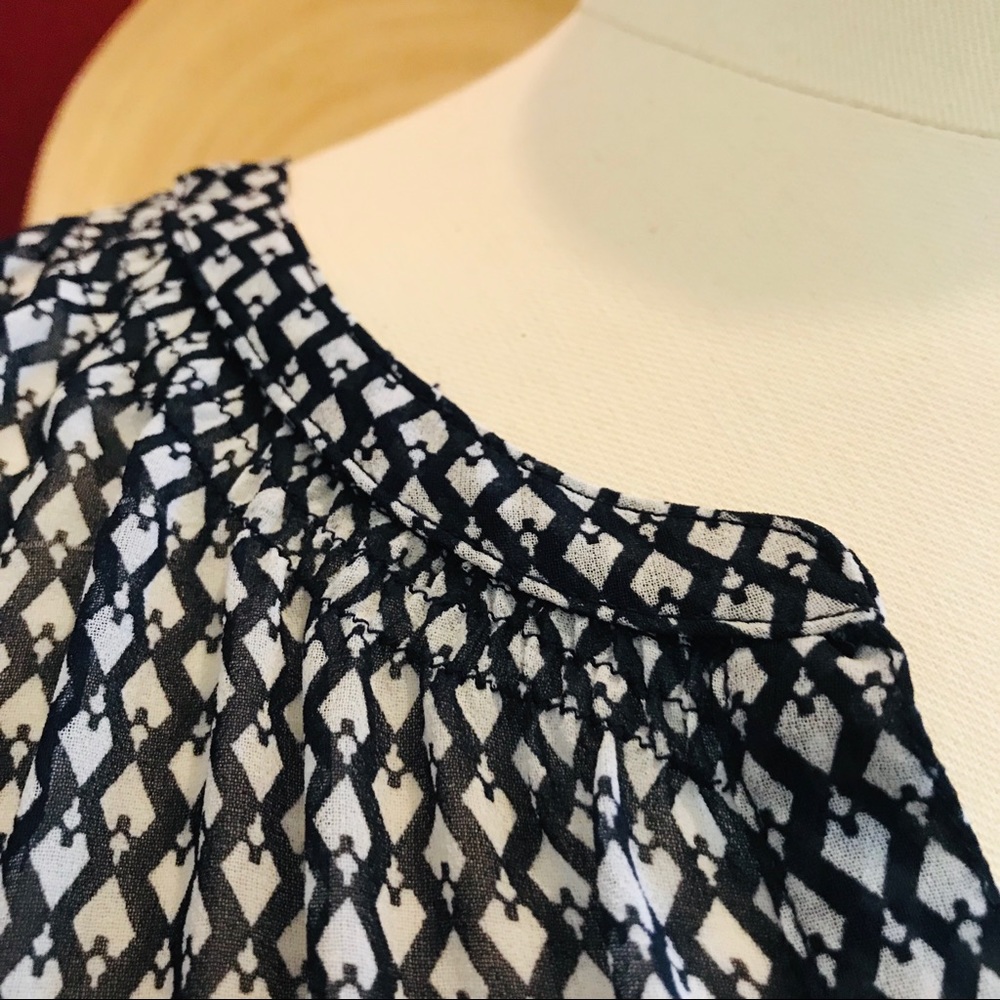 Caslon Beautiful Women’s top with smock neck detail Navy/white Semi Sheer - Picture 2 of 8